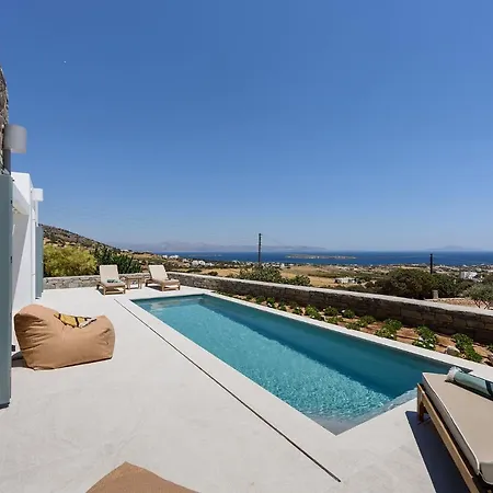 Complex White And Rocks * Páros