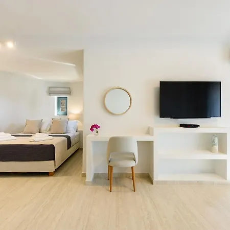 Complex White And Rocks * Páros