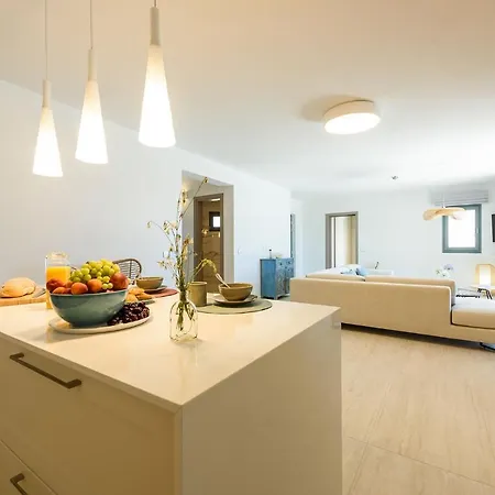 Complex White And Rocks Páros