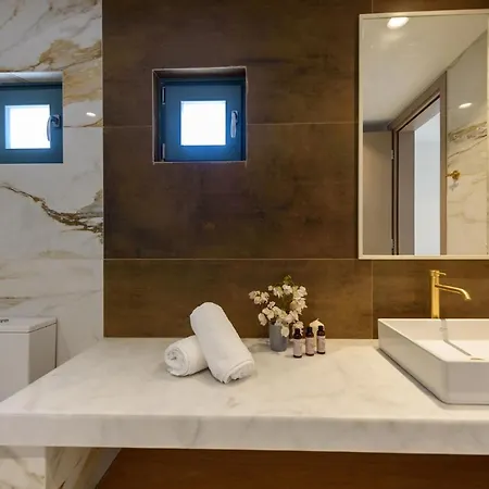 Complex White And Rocks Páros