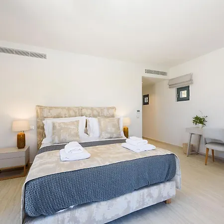 Villa Complex White And Rocks *