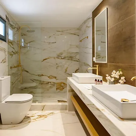 Complex White And Rocks Páros