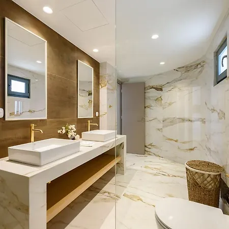 Complex White And Rocks Villa Páros