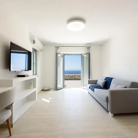 Complex White And Rocks Páros