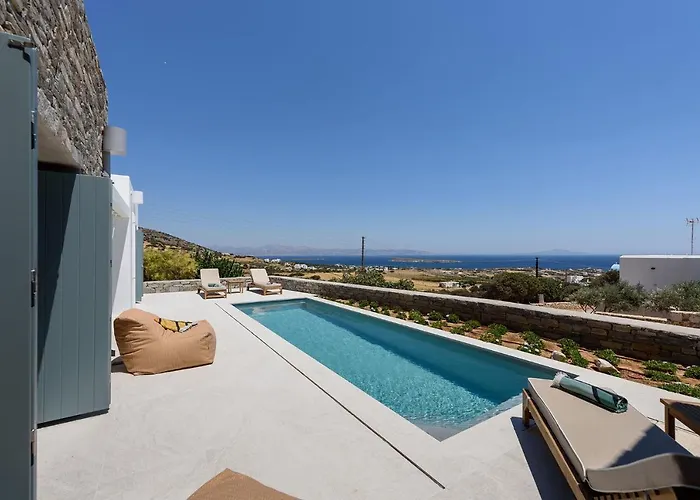 Complex White And Rocks * Páros