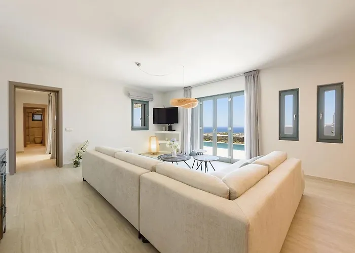 Complex White And Rocks Páros