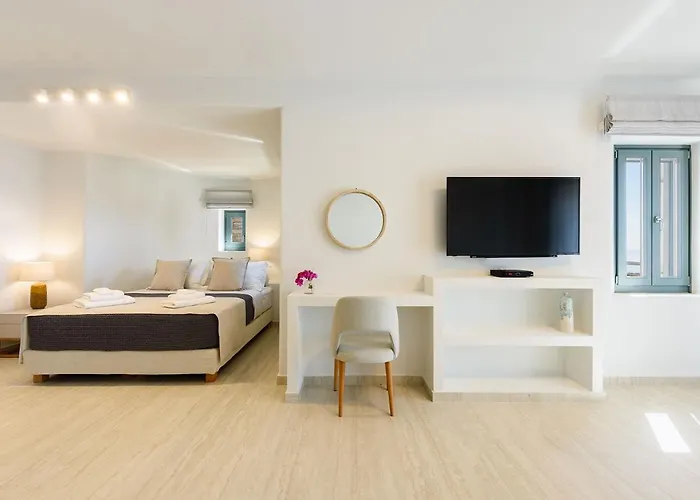 Complex White And Rocks * Páros