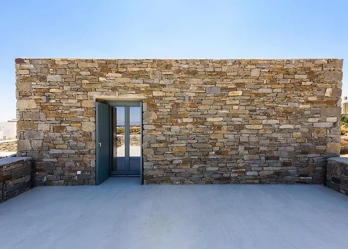 Complex White And Rocks * Páros