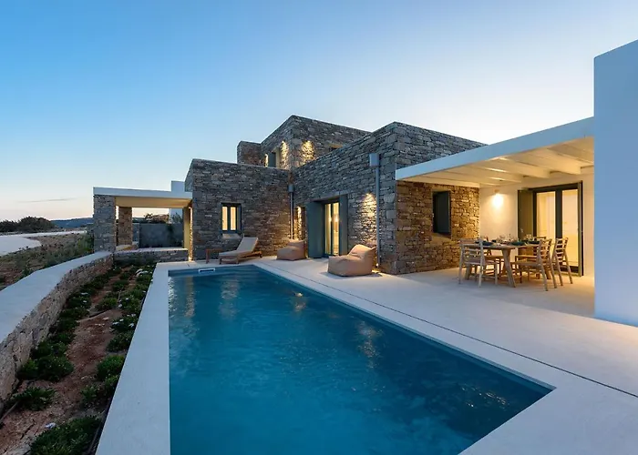 Complex White And Rocks * Páros