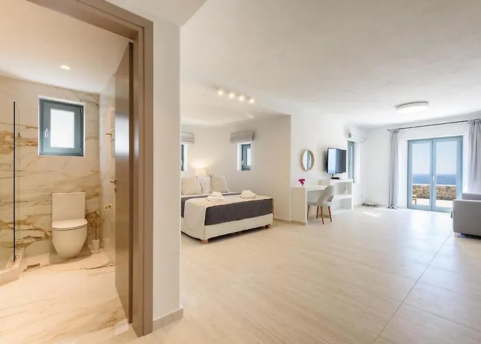 Complex White And Rocks Páros