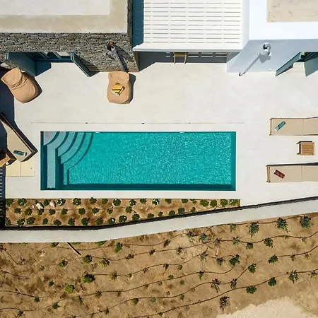 Complex White And Rocks Willa