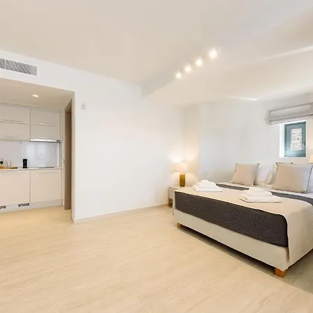 Willa Complex White And Rocks Páros