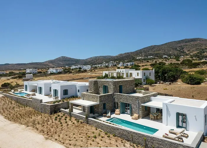 Complex White And Rocks * Páros