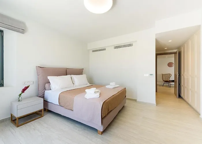 Complex White And Rocks Vila Páros