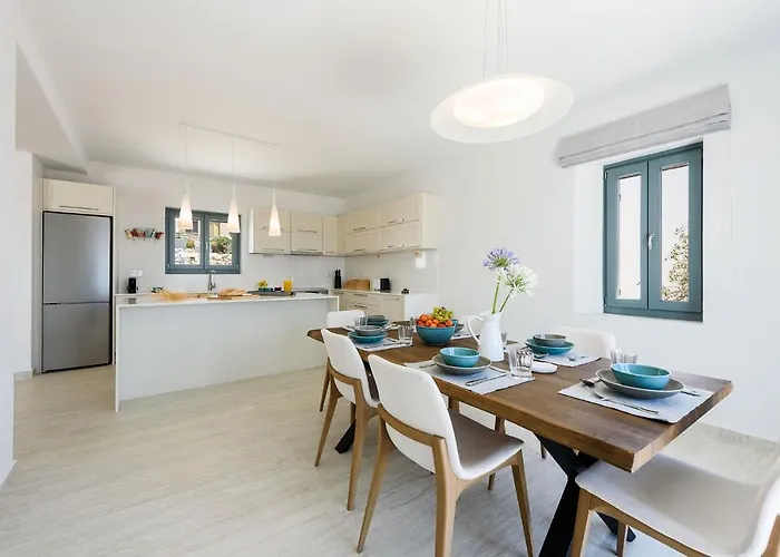 Complex White And Rocks Páros