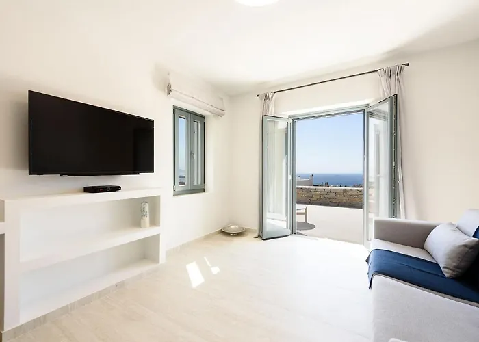 Complex White And Rocks * Páros