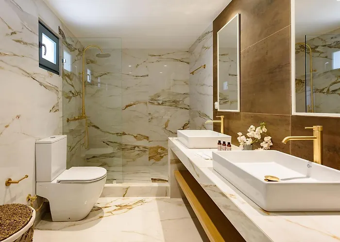 Complex White And Rocks Páros