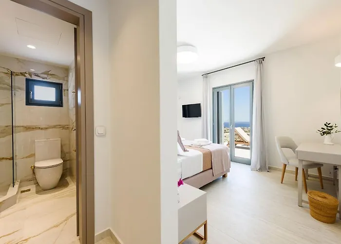 Complex White And Rocks * Páros